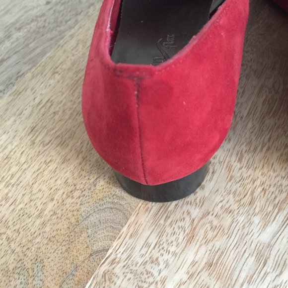 Jasmin Flex Red Suede Gold Hardware Penny Loafer Size 8M - Picture 9 of 9